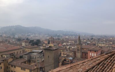 Bologna: Historiske Bygninger, Smukke Gader og Uforglemmelige Udsigter