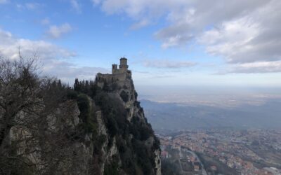 Guide til San Marino: Fascinerende Historie, Episke Tårne og Fantastiske Udsigter